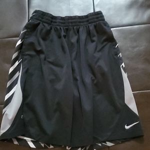 BOYS NIKE SHORTS SIZE XL